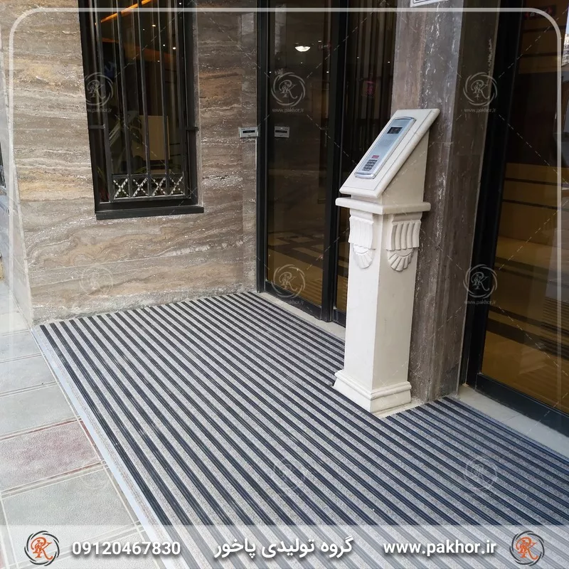 نمونه اجرا شده پادری آلومینیومی شیار دار موکت دو سانتی کد M5